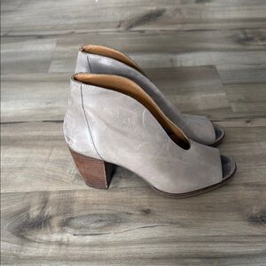 Lucky Brand Gray Peep-Toe Heels